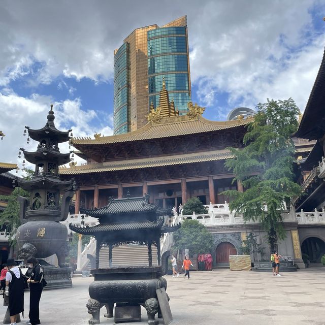 Jing’an temple - Gorgeous!