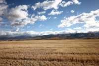 Yellowstone Lake in the United States is a place where people and nature coexist in peace.