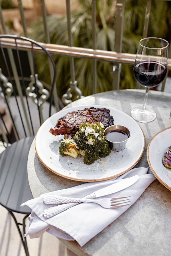 Father's Day | Dorrego's at Hotel Valencia Riverwalk | Hotel Valencia Riverwalk