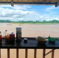 ร้านก๋วยเตี๋ยวเรือพันโขด หนองคาย