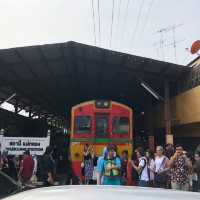 タイのメークロン市場🇹🇭