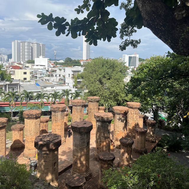 ชมปราสาท Po Nagar Charm Towersเก่าเก่าในเมืองญาจาง