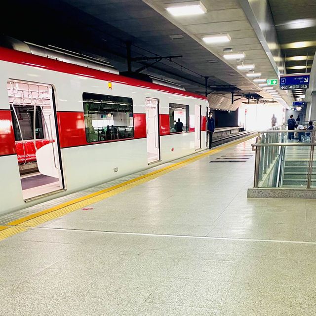 เดินทางเร็วขึ้นด้วยรถไฟฟ้าสายสีแดง | กรุงเทพ