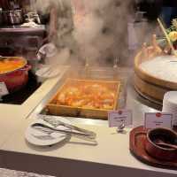 飽覽360度維港景的自助山🧁🍕🌮🫕🥘