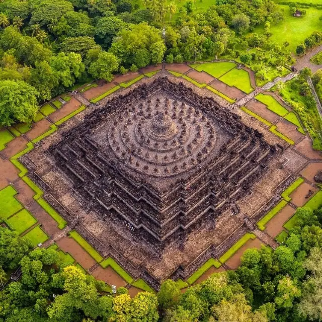 Candi Borobudur (Borobudur Temple)