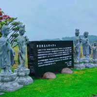 The Hill of the Buddha 頭大仏, 
