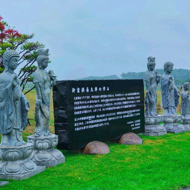 The Hill of the Buddha 頭大仏, 