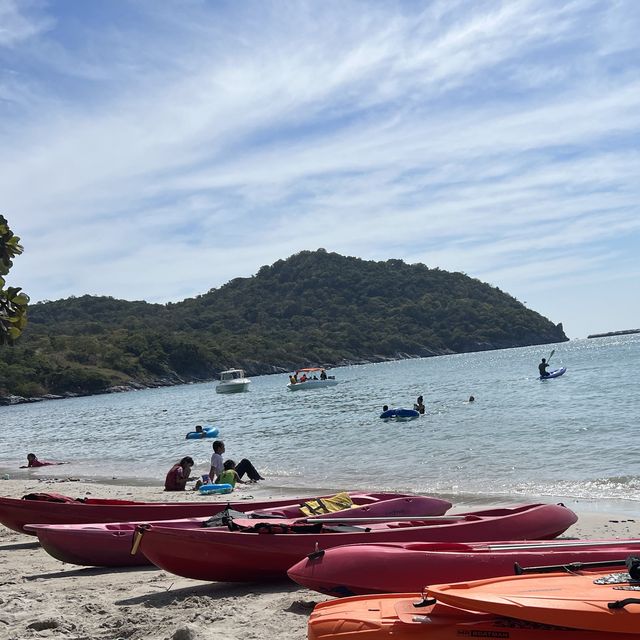 นั่งชิลริมทะเลที่หาดถ้ำพัง