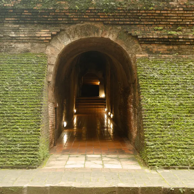 Wat Umong: 700 years of History 