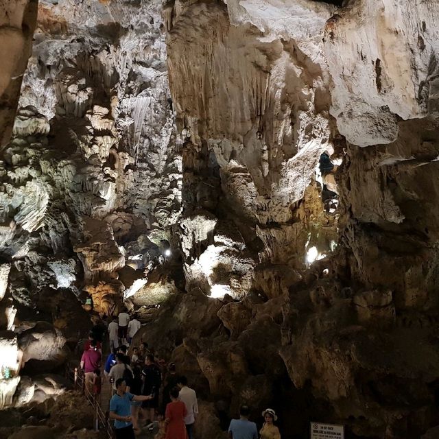 下龍灣必玩景點—天空洞Thien Cung Cave 下龍灣必玩景點—天空洞Thien Cung Cave