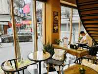 คาเฟ่อบอุ่น สไตล์โฮมมี่ ย่านห้วยขวาง