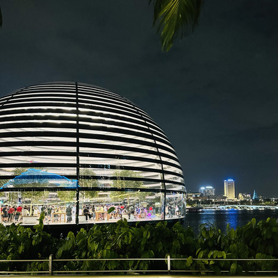 An Apple Store seen at Marina Bay Sands in Singapore. (Photo by Lionel Ng /  SOPA Images/Sipa USA Stock Photo - Alamy