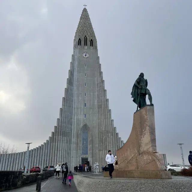 🇮🇸冰島遊記 設計靈感來自於冰島的火山噴發的教堂