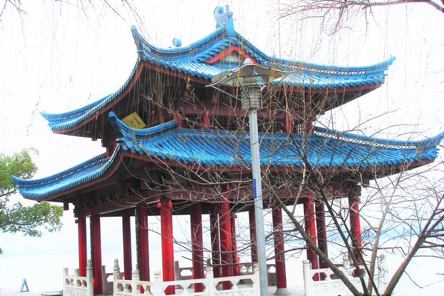 Winter walk on West Lake