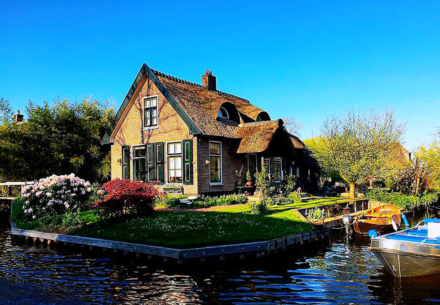 A place I want to visit again - Dutch village of Giethoorn