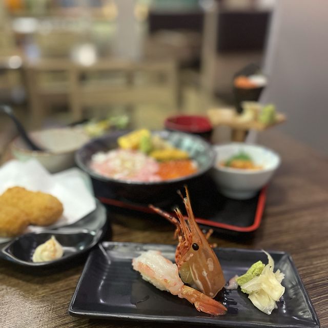 滿佈紫藤花的日式居酒屋