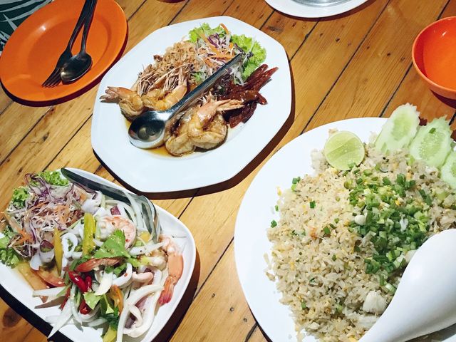 ร้านอาหาร"ครัวพบรัก" (ขนอม)
