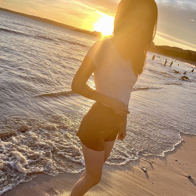 墾丁海水浴場追夕陽，光線好美！沙灘是細沙