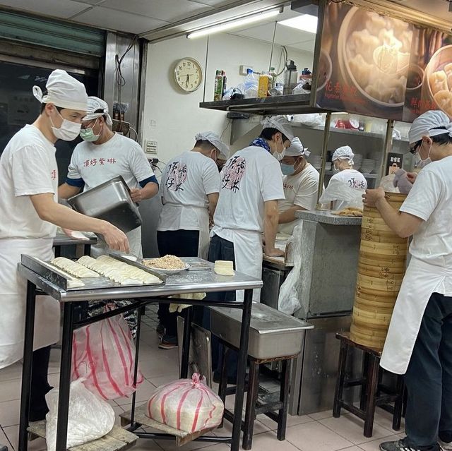 ［台北/東區］ 頂好紫琳蒸餃館 Zi Lin Steamed Dumpling｜外國人都愛吃的餃子🥟東區必吃平價美食😍 