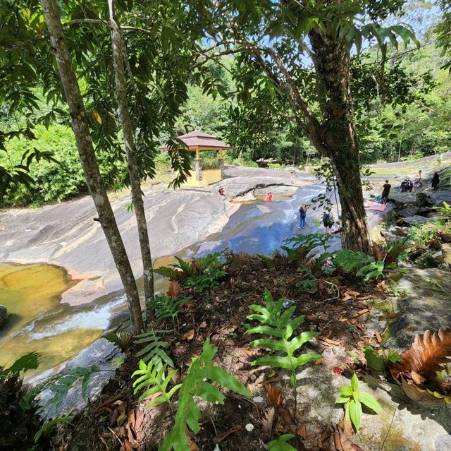 Seven Wells/Telaga Tujuh(Té-la-gae tue-jouh)