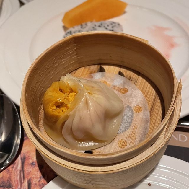 飽覽360度維港景的自助山🧁🍕🌮🫕🥘