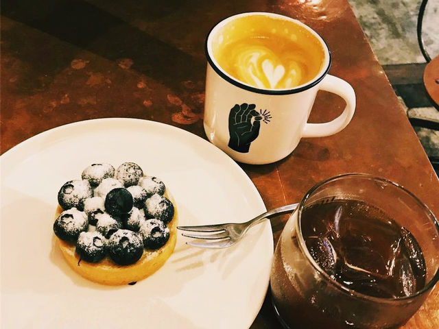 A bit of sweetness and coffee