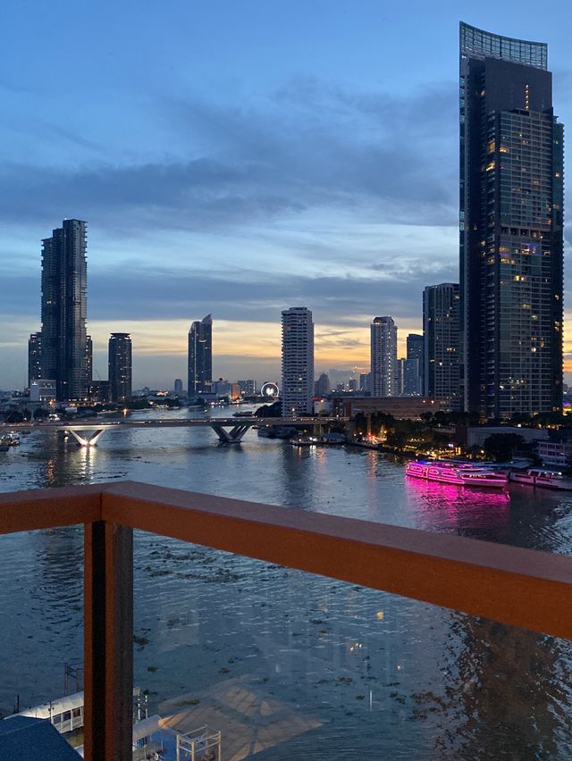 ที่สุดของวิวแม่น้ำเจ้าพระยา พร้อมพลุ Festive ทุกปี