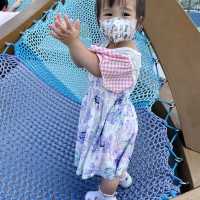 免費親子好去處🎉海景遊樂場、滾輪瀡滑梯、繩網、鴨仔船、勁多打卡位！🤩地鐵站一出就係好方便～ 