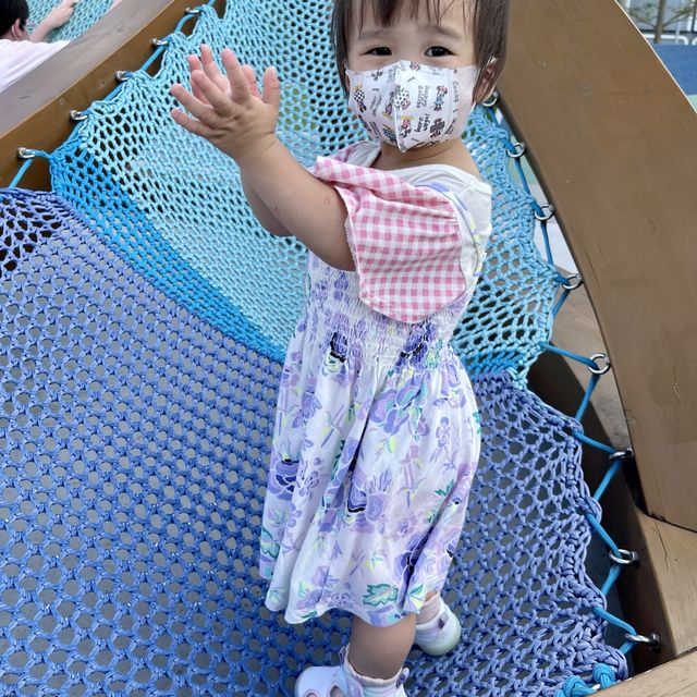 免費親子好去處🎉海景遊樂場、滾輪瀡滑梯、繩網、鴨仔船、勁多打卡位！🤩地鐵站一出就係好方便～ 