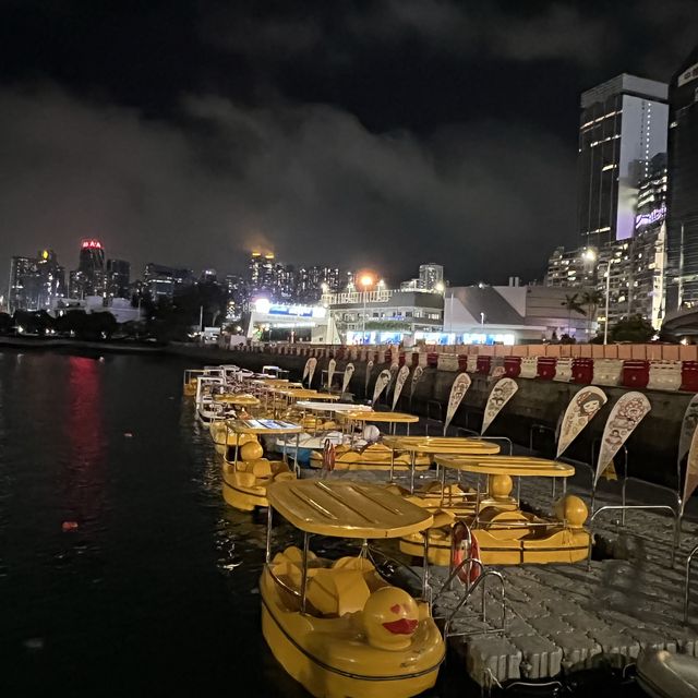 平日夜遊灣仔文青氣息臨時海濱花園