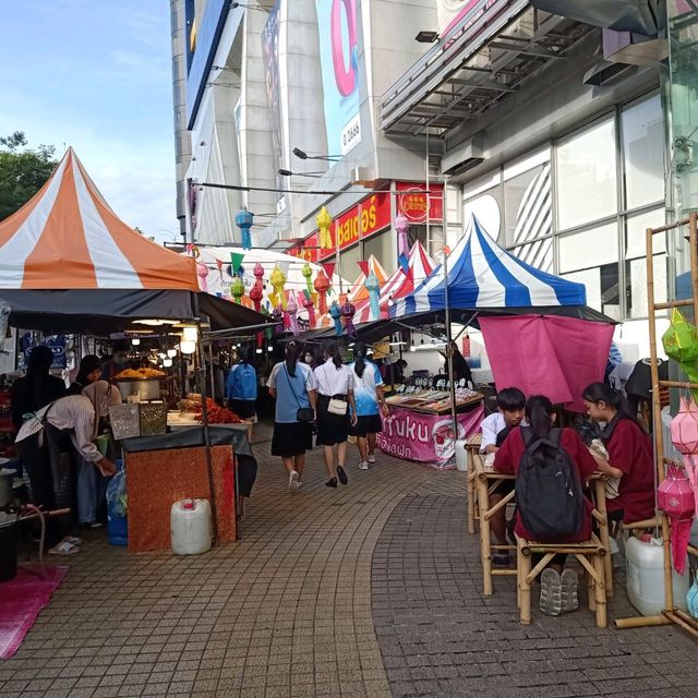 เดินหาของกินที่ตลาดกาดล้านนา @ข้างเซ็นจูรี่