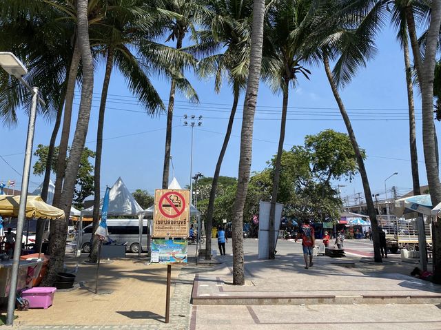 Bangsan Beach หาดบางแสน ชลบุรี
