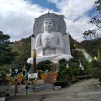 นมัสการหลวงพ่อองค์ขาวใหญ่ที่สุดในประเทศไทย