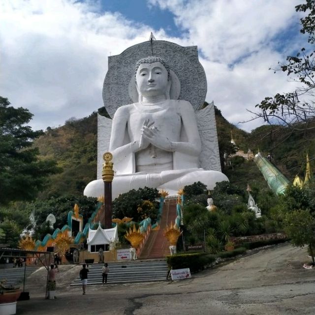 นมัสการหลวงพ่อองค์ขาวใหญ่ที่สุดในประเทศไทย