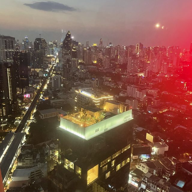 Rooftop bar ชื่อดังในโรงแรมหรู