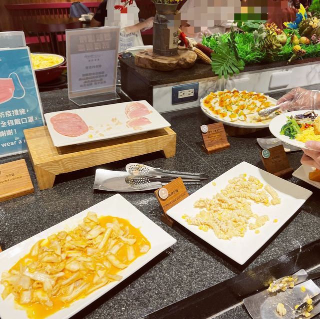 捷絲旅店吃早餐去｜蔬食百匯早餐｜暑假人潮不斷