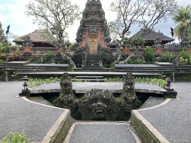 【バリ】水面に浮かぶ寺院「サラスワティー寺院」