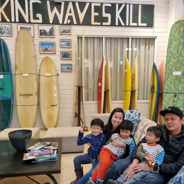 Vintage Cars & Surf Board at Aravina