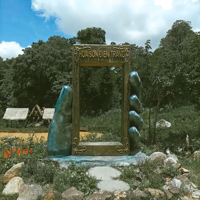 มุมถ่ายรูปมือไม้ยักษ์ แห่งเมือง DALAT 🇻🇳