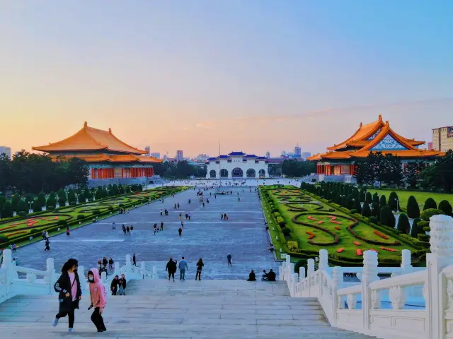 Taipei’s Famous Public Square 🛕✨