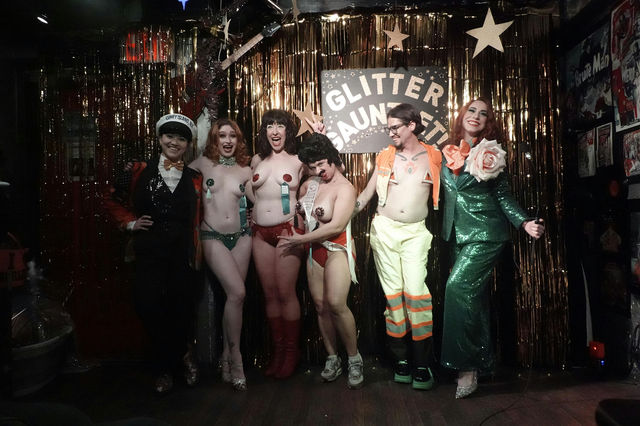 GLITTER GAUNTLET! | Freddy's Bar
