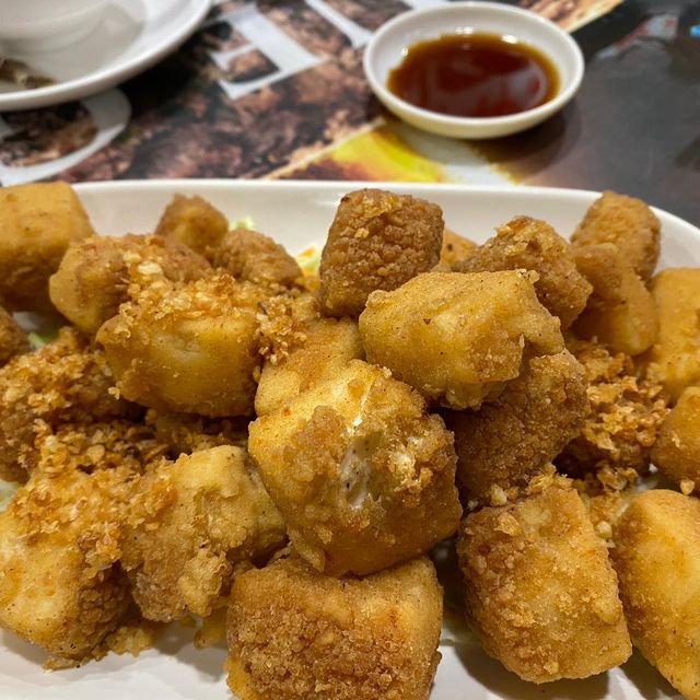 價錢大眾化嘅中泰大排檔