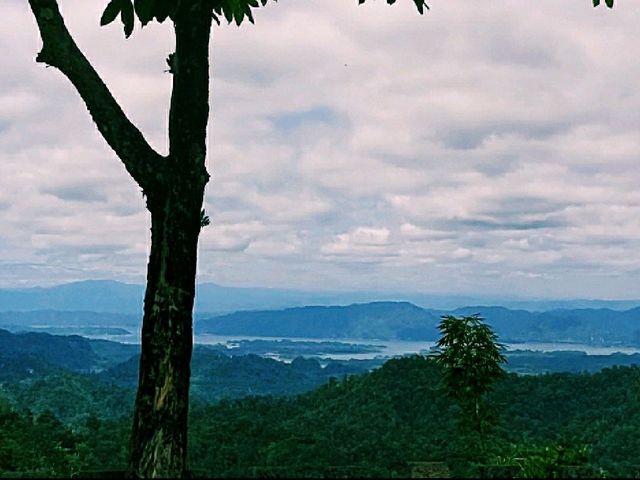 ป่าและเขา กับจุดชมวิวอุทยานแห่งชาติทองผาภูมิ