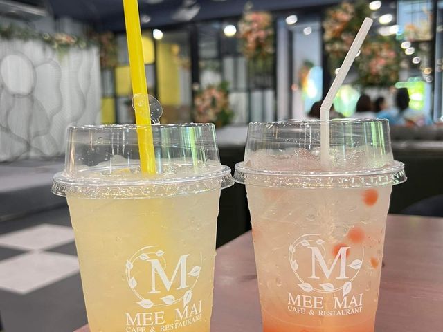 มีไม้คาเฟ่ Meemai Cafe & Restauran