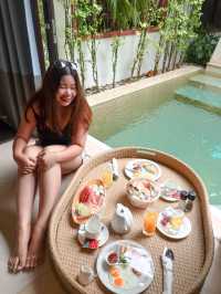 Floating Breakfast at Melati Resort🥞