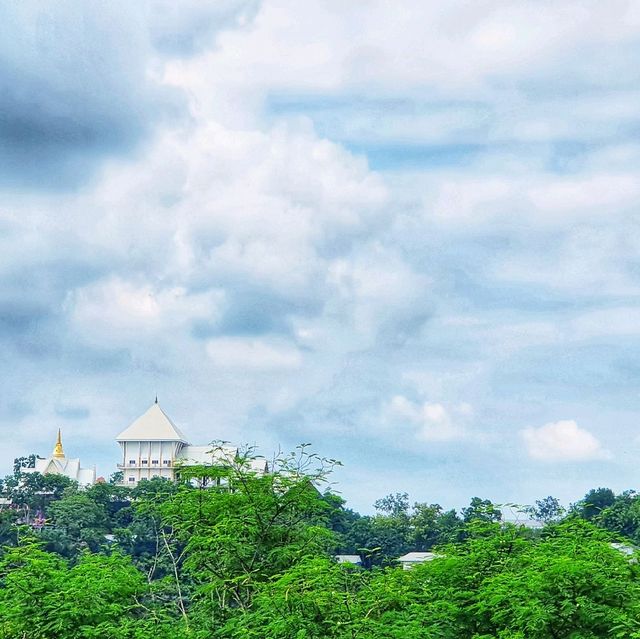 ไหว้พระองค์ใหญ่ ชมวิวเขาสวย