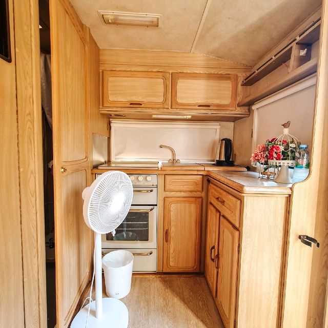 นอนรถบ้านสไตล์ Glamping บรรยากาศดีๆที่แม่ลาย