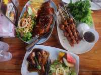 หมูรมควันหอมๆ จานใหญ่ๆ ที่ถลางภูเก็ต