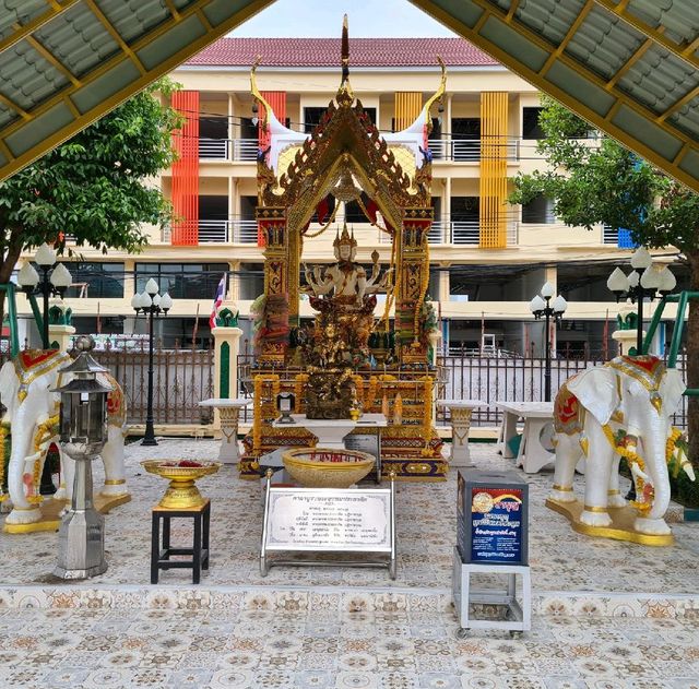 กราบสักการะหลวงพ่อพูล วัดไผ่ล้อม 