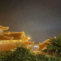 Ba Vàng sống cả ngày lẫn đêm. 